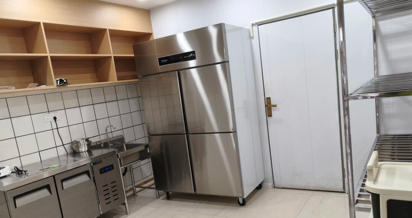 Tủ Lạnh Thương Mại: Tủ Bàn Làm Lạnh & Tủ Đông Đứng CHINENG — Hướng Dẫn Mua Hàng Chi Tiết